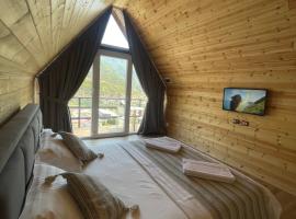 Guest house Panorama, hotel v destinaci Koman