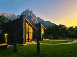 Northstar Villas, hotel in Bogë