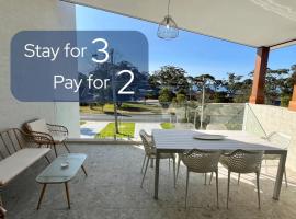 Jo Sea - New build, Luxury in Vincentia with Ocean Views、ビンセンチアのホテル