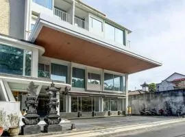 Dancenter Premium Legian Hotel