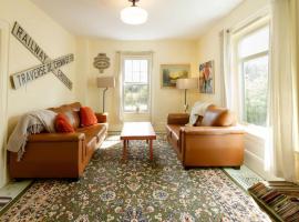 Central Picton Apartment, Sleeps 8; The Iron Horse, hôtel à Picton