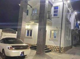 Divine Villa and Resort Guest House, Plot 5 Elu-Elu off Umuezeukwu Road, Oboro, Ikwuano LGA, Abia State, hotel en Mama