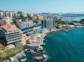 Charisma De Luxe Hotel