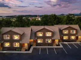 Prime Location Upgraded Townhome Hot Tub