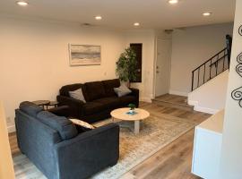 Beautifully Remodeled 2BR Prime Irvine Location, Hotel in Irvine