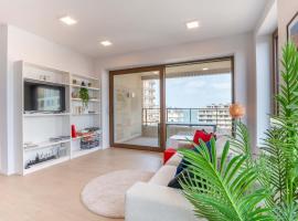 Perfectly situated condo with amazing views, hotel v Ostende