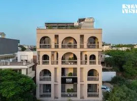 StayVista Residences at DLF Phase 3