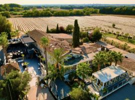 Mas La Farelle Chambre d'hote,Fitness & Salle de jeux Gratuite & SPA en supplément, Hotel in Nimes