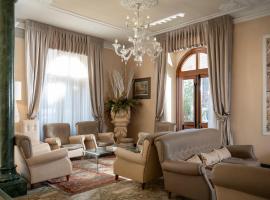 伊尔可利尼萨维酒店,位于蒙特卡蒂尼泰尔梅的酒店