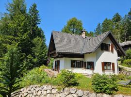 Chalet 61 Lake Jasna, hotel in Kranjska Gora