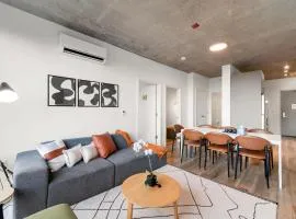 Family-Sized 4BR Luxury in Downtown Chicago