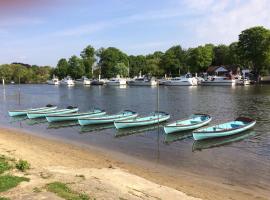 A picture of the hotel: Hampton Court - Riverside View