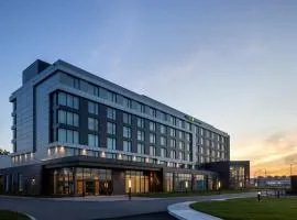 Holiday Inn Express Montreal Airport - St-Laurent by IHG