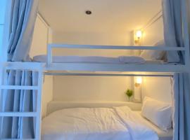 Nomad Stay Hostel with Coworking Space, hotel in Amphoe Koh Samui