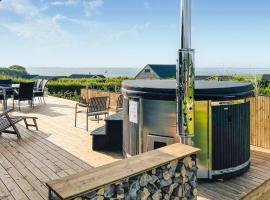 3 Bedroom Stunning Home In Øster Assels, hotel en Øster Assels