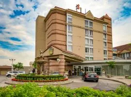 Monte Carlo Inn Airport Suites