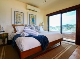 Penthouse Luxury With Ocean Views Resort Pools, Hotel in Frydendal