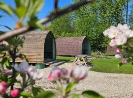 Camping Pod on Quiet Adults Only, Dog Friendly Campsite, отель в городе Поклингтон