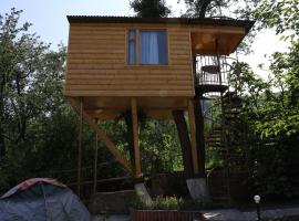 Tree House & Camping Goris, hotel v destinaci Goris