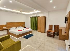 Rolax Tourist home, hotel in Thekkady