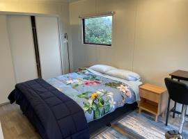 Cozy Private Unit, hotel v destinaci Paraparaumu Beach