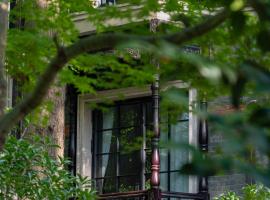 A detached, old Shanghai villa on Huaihai Middle Road, hotel in Shanghai