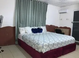 Optizee Hotel & Suites