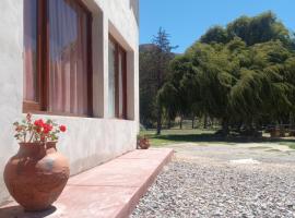 Habitaciones en Complejo Turístico Cruz Mendoza, hotel in Tilcara