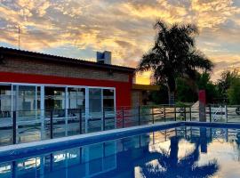 Descansa en Nueva Andalucía- Departamento con pileta y quincho en Miramar, hotell sihtkohas Miramar