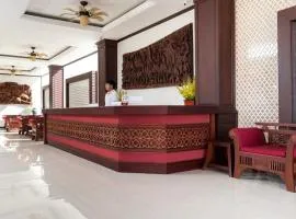 Manorom Chateau Hotel