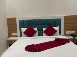 Hotel Apple Rose Near Harish Dhaba, ξενοδοχείο σε Τσαντιγκάρ