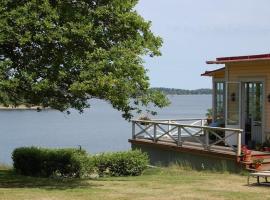 Guest house with proximity to beach and nature, hotel in Gustavsberg