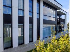 Koselig leilighet i Mandal, hotel in Mandal