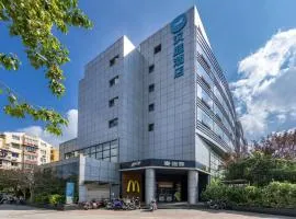 Hanting Hotel Shanghai Taopu New Village Subway Station