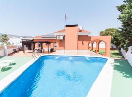 Expoholidys- Chalet privado en Castell del Rey, hotel em Almería