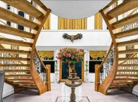 Royal Family Hotel