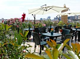 Hotel Bellevue, hotel v Janově