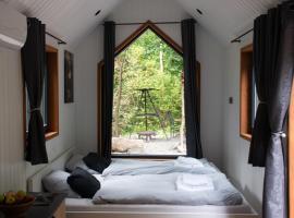 Dragon Glamping, hótel í Luže