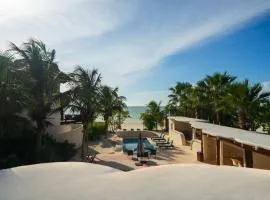 Beachfront Hotel Boutique DK