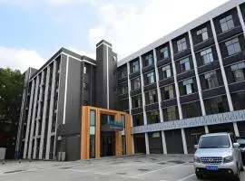 City Comfort Inn Wuhan Optics Valley OuYada Yangjiawan Metro Station