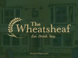 Wheatsheaf Hotel, hotel in Newport