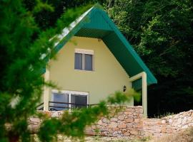 Forest Panorama Cabin Brezna、プルジネのホテル