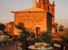 Palacio De Godoy Caceres, Curio Collection By Hilton