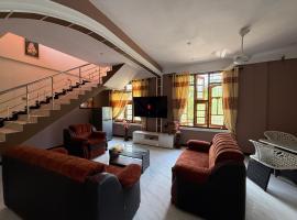 Lovely Apartment in Siva Villas, ξενοδοχείο σε Trincomalee