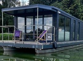 Rybakówka Houseboats Domki na wodzie, khách sạn ở Sokole-Kuźnica