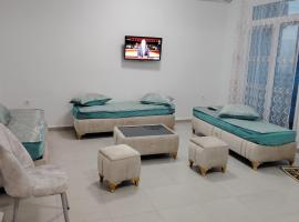 Joli apprtement ensoleille avec garage, ξενοδοχείο σε Skikda