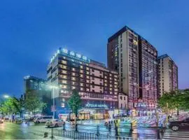Atour Hotel West Plaza of Guiyang North Railway Station