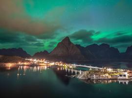 Sakrisøy Gjestegård - Manor House in Sakrisøy - Solbakken anno 1880, hotel in Reine