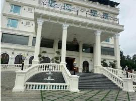 Captains Crown Hotels & Resorts, hotel in Kushālnagar