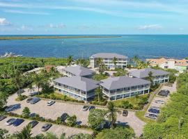 SeaMist 308 1 BR condo wviews of North Sound, hotel a West Bay